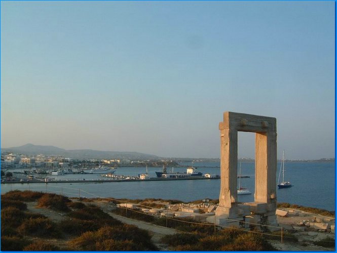 2003 08 19 030818 Marina and temple at Naxos.JPG