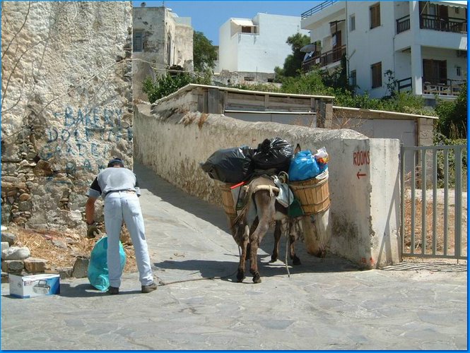 2003 08 19 030820 Refuse later on Naxos.JPG